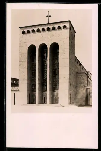 AK Frankfurt-Bockenheim, Portal der Kath. Frauenfriedenskirche, Zeppelin-Allee 99