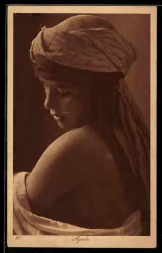 AK Ayada, junge Frau
