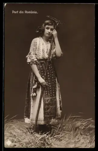 AK Portrait einer hübschen rumänischen Frau