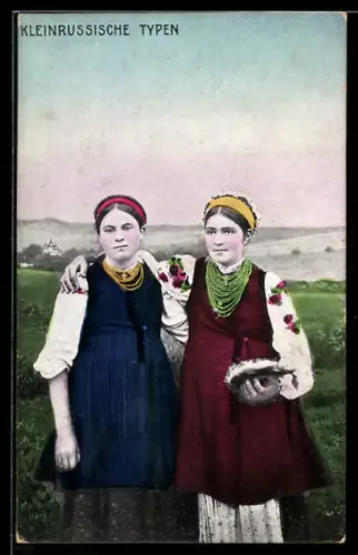 AK Kleinrussische Typen, zwei Mädchen in russischen Trachtenkleidern
