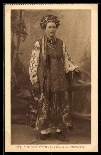 AK Eine Bäuerin aus Kleinrussland in Tracht