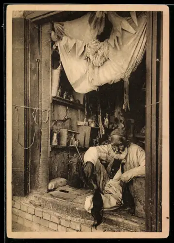 AK Samarkand, Usbekischer Verkäufer in seinem Geschäft