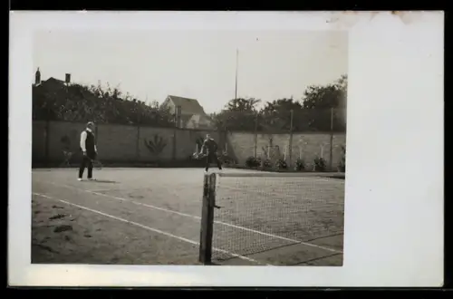 Foto-AK Menschen beim Tennisspiel auf dem Platz