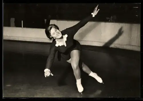 AK Eiskunstläuferin Sjoukje Dijkstrová auf der Bahn