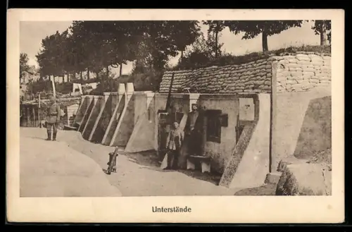 AK Uniformierte Soldaten vor Unterständen