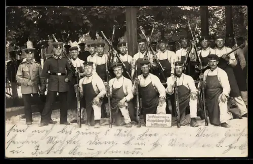 AK Münsingen, Truppenübungsplatz, Soldaten der Infanterie mit Gewehren