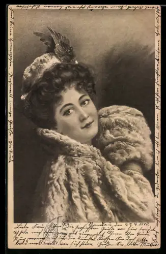 AK Porträt einer Dame mit Pelzmantel und -hut