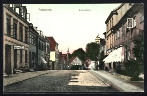 AK Ratzeburg, Partie in der Domstrasse mit Restaurant von H. Kool