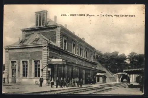AK Conches /Eyre, La Gare, vue intérieure, Bahnhof