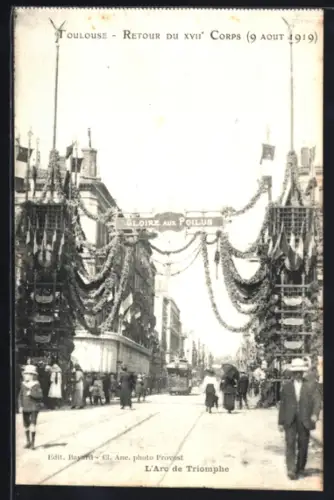 AK Toulouse, Retour du XVIIe Corps 9 Août 1919, L`Arc de Triomphe, geschmückte Strassen, Strassenbahn