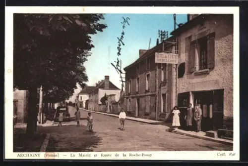AK Archigny /Vienne, La Mairie et Route de la Roche-Posay, Hotel du Centre