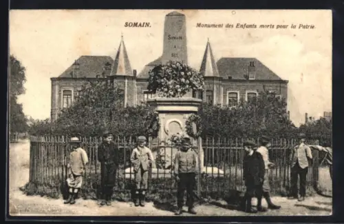 AK Somain, Monument des Enfants morts pour la Patrie