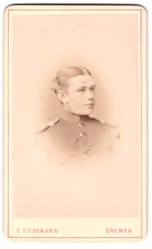 Fotografie Emil Tiedemann, Bremen, Richtweg 12, Offizier von Krosigk in Uniform