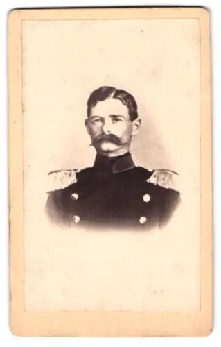 Fotografie Glaubach & Michalski, Potsdam, Charlottenstrasse 73, Major im Überrock