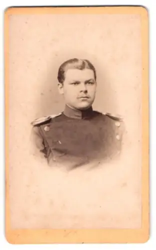 Fotografie Heinr. Paseking, Oldenburg, Langenstr. 15, Offizier im Überrock