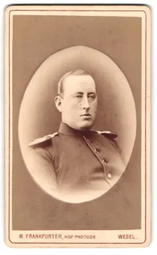 Fotografie M. Frankfurter, Wesel, Kaldenberg-Str. 1181, Offizier in Uniform