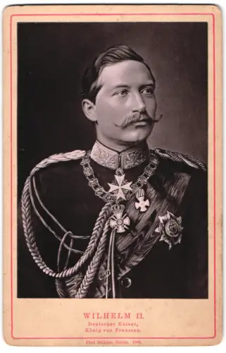 Fotografie Paul Belkner, Berlin, Kaiser Wilhelm II. mit Pour le Merite und Hausorden von Hohenzollern mit Schwertern