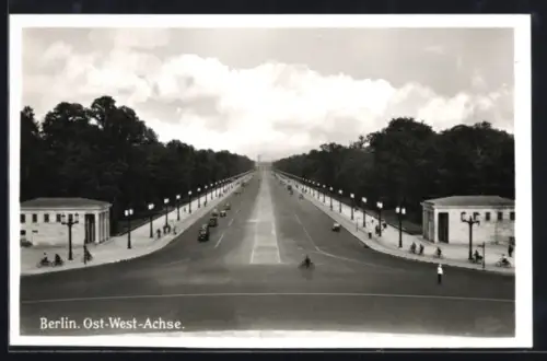 AK Berlin-Tiergarten, Ost-West-Achse mit Strassenlaternen