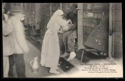 AK La Guerre 1914, Nos Blessés, Un coup de café aux Blessés, Service des Dames de la Croix Rouge, Rotes Kreuz