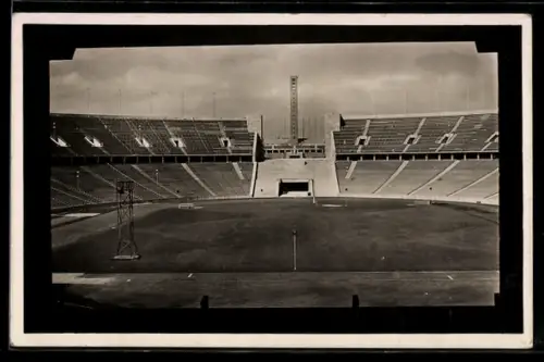 AK Berlin, Reichssportfeld mit Blick auf den Glockenturm