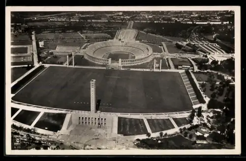 Foto-AK Berlin, Reichssportfeld, Geamtansicht gen Westen mit Glockenturm