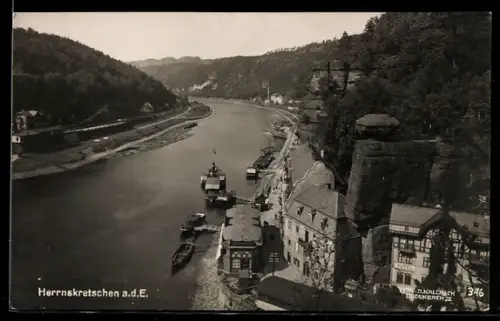 AK Herrnskretschen, Teilansicht mit Dampfern am Fluss