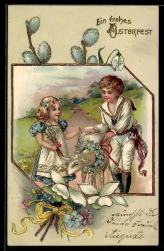 Präge-AK Kinder mit einem Schaf, das eine Kette aus Vergissmeinnicht trägt, Ostergrüsse