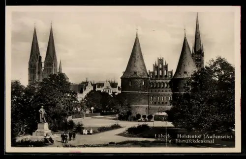AK Lübeck, Holstentor und Bismarckdenkmal
