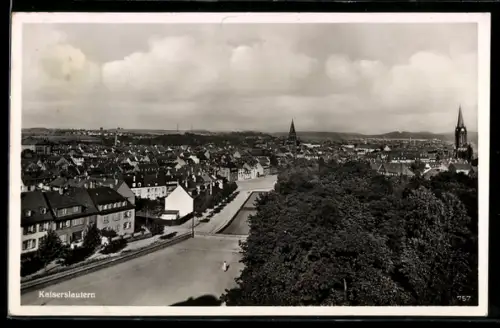 AK Kaiserslautern, Stadtansicht mit Kirchen und Wohnhäusern