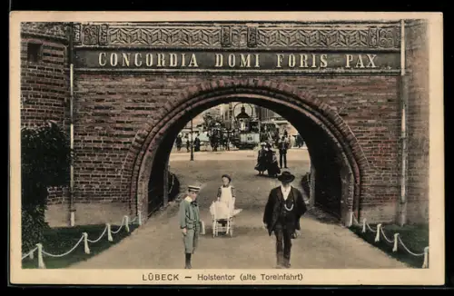 AK Lübeck, Holstentor alte Toreinfahrt