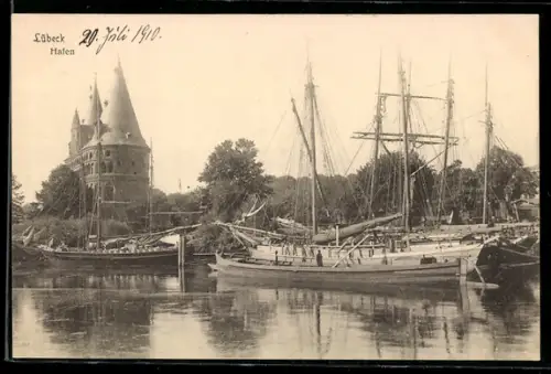 AK Lübeck, Hafen, Holstentor, Segelschiffe