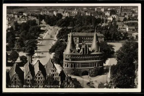 AK Lübeck, Blick von der Petrikirche auf Holstentor und Altstadt