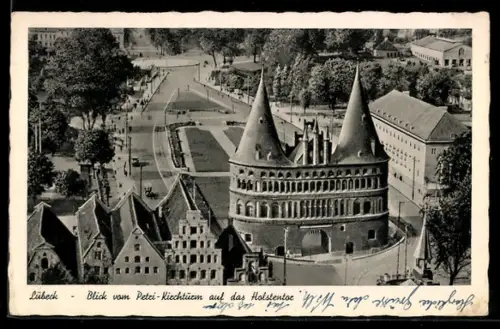 AK Lübeck, Blick vom Petri-Kirchturm auf das Holstentor