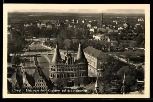 AK Lübeck, Blick vom Petri-Kirchturm auf das Holstentor