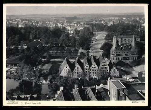 AK Lübeck, Fernsicht von der St. Petri-Kirche mit Holstentor