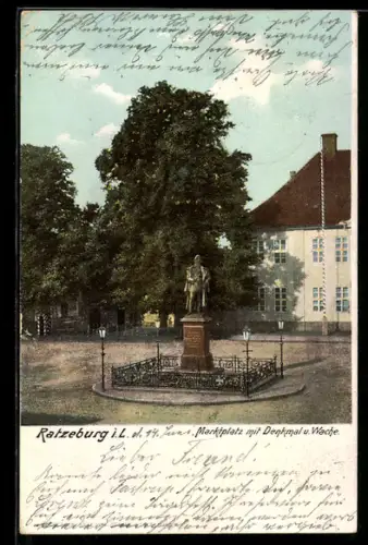 AK Ratzeburg i. L., Marktplatz mit Denkmal und Wache