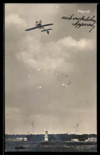 Foto-AK Sanke: Pégoud, Flugzeug über einem Flughafen