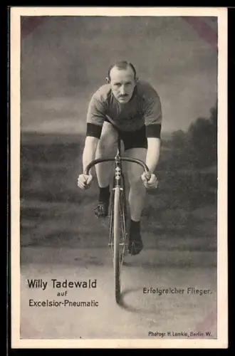 AK Radsportler Willy Tadewald auf Excelsior-Pneumatic, Reklame