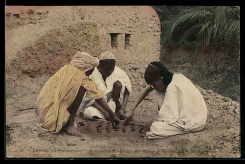 AK Distractions Sahariennes, Jeunes Arabes jouant aux dames, afrikanische Volkstypen