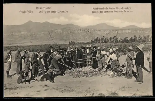 AK Basutoland, Knabenschule beim Maidreschen