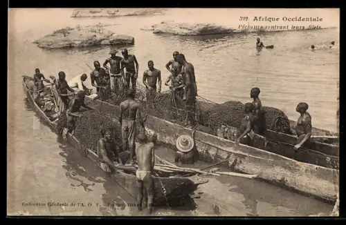 AK Afrique Occidentale, Pêcheurs rentrant leurs filets, afrikanische Volkstypen