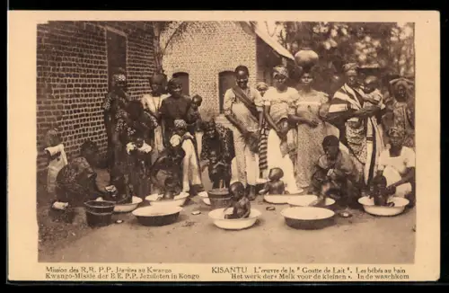 AK Kisantu, L`oeuvre de la Goutte de Lait, Les bébés au bain, afrikanische Volkstypen