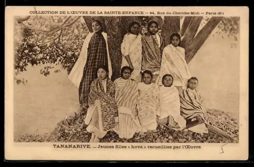 AK Tananarive, Jeunes filles hova recueillies par l`Oeuvre