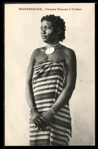 AK Madagascar, Femme Tanosy à Tuléar