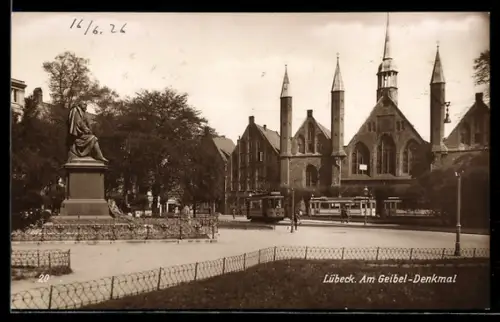 AK Lübeck, Am Geibel-Denkmal, Strassenbahn