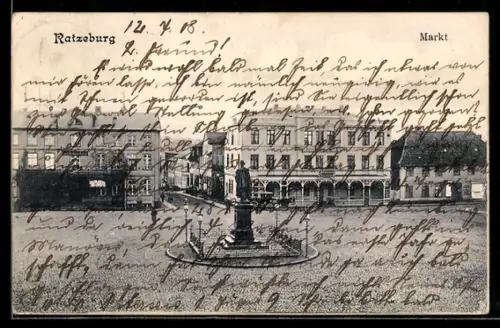 AK Ratzeburg, Markt mit Denkmal