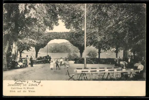 AK Israelsdorf bei Lübeck, Café Haus H. Wendt, Blick auf die Wiese