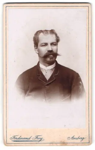 Fotografie Ferdinand Frey, Amberg, Porträt eines Mannes mit Schnurrbart