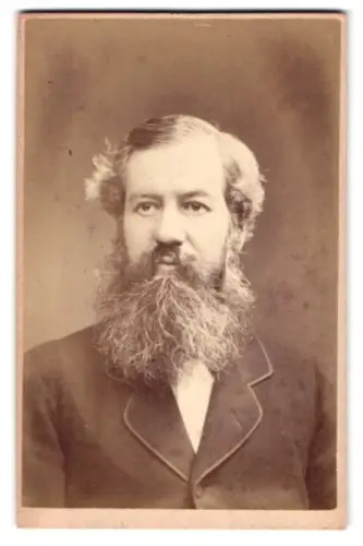 Fotografie T. Fall, London, Baker Street 9, Herr mit prächtigem Bart