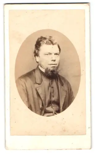 Fotografie T. Gibson, Hebden Bridge, Crown Street, Porträt eines bärtigen Mannes